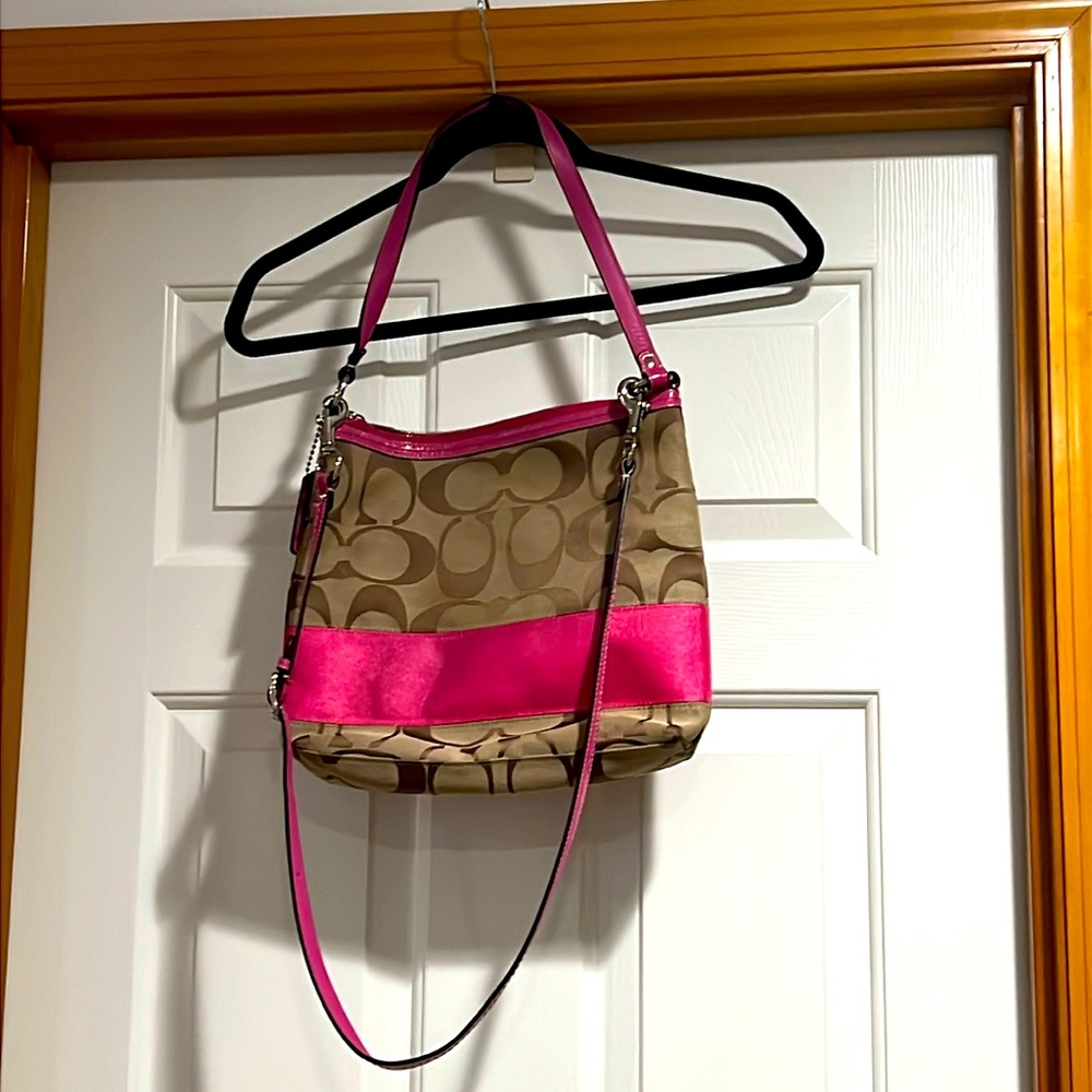 A coach, pink trimmed leather original Crossbody lightly used in great condition